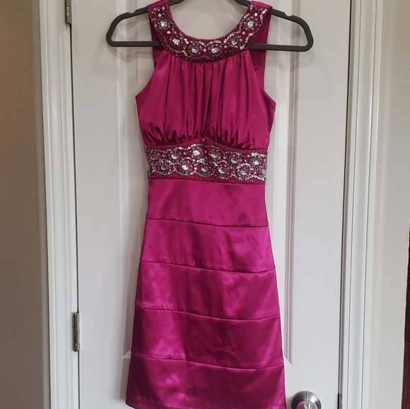 Bee Darlin Dresses & Skirts - Bee Darlin Cocktail Dress size 1/2
